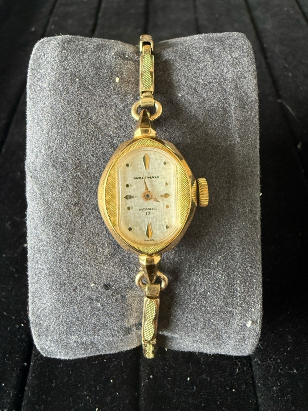 Waltham Women's Gold-Plated Bracelet Watch - Gold 10k 17 jewel movement
